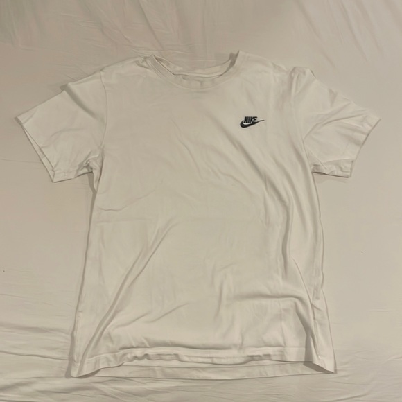White Nike Tee Sz M (NEW) - Picture 1 of 2